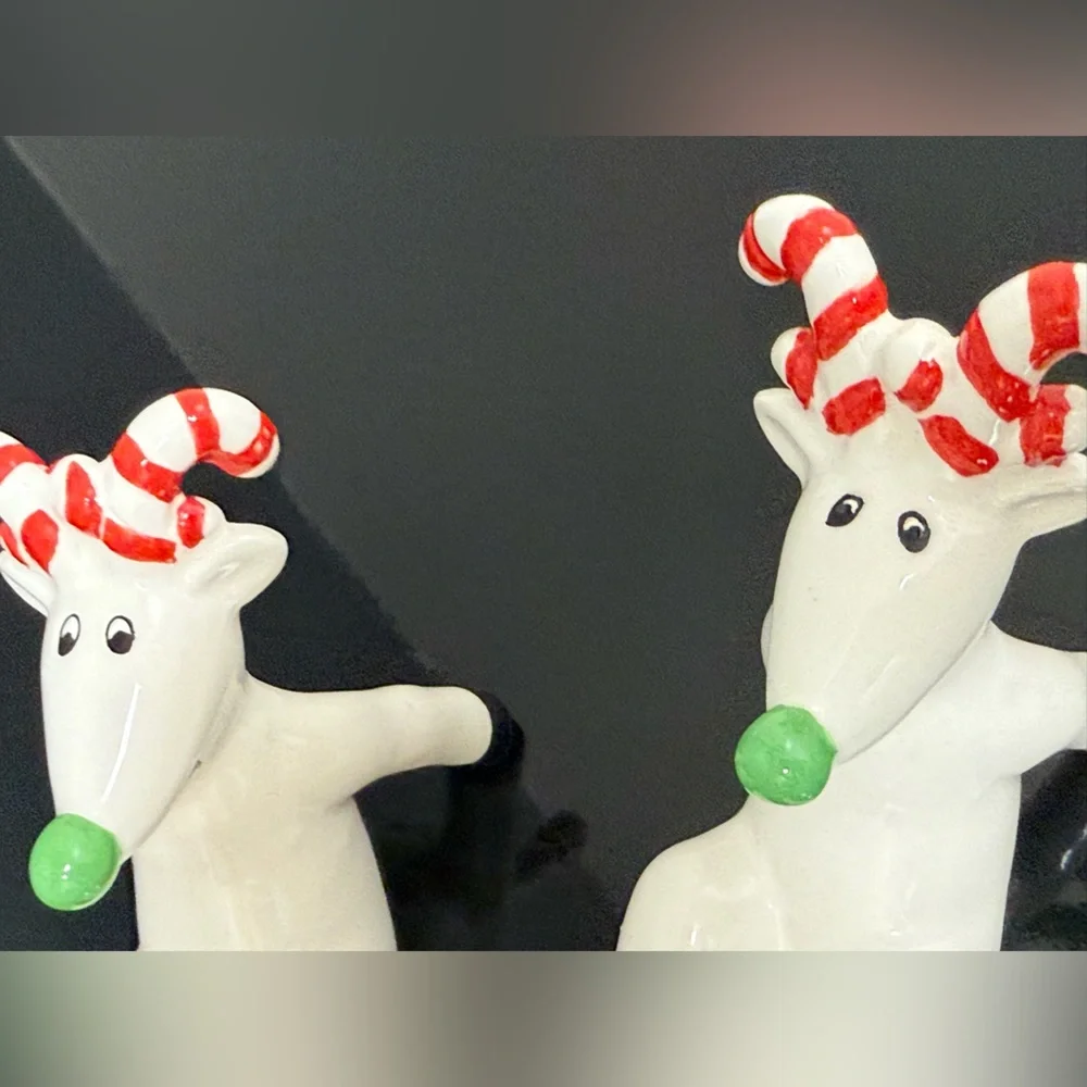 Vintage‎ Christmas Festive Reindeer Salt & Pepper Holiday Shaker Set ~4”